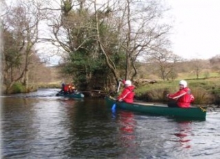  Disfrute de la versatilidad y la facilidad de nuestras canoas